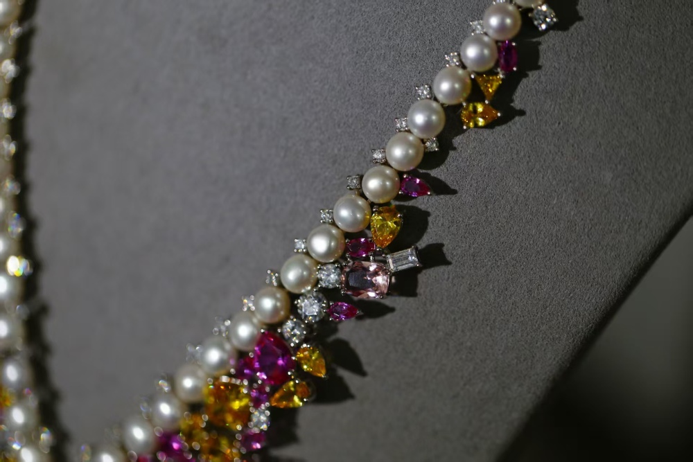 Luxurious freshwater nuclear-free white pearl necklace and earrings set