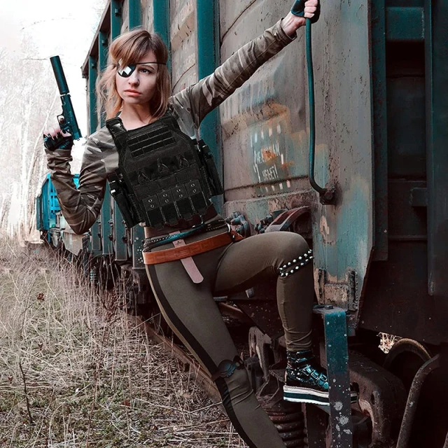 Training Vest for Men Quick Release Professional Vest Youth Adjustable  Training Vest Ultra-Light Breathable Assault Training Vest Lightweight stab-proof Sports Training vest  Training Vest Chest Rigs Kit with Sewn-in Tool Pouch Wear-resistant Li