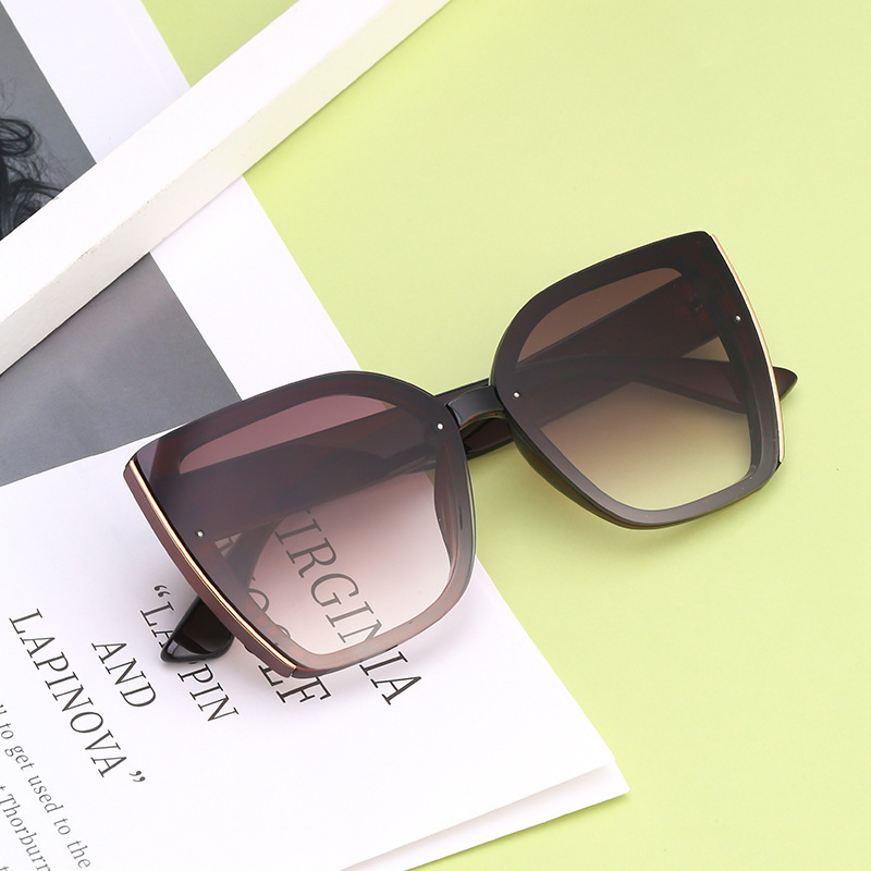 Fashion cat-eye oversized sunglasses for women; UV protection, Korean style glasses.