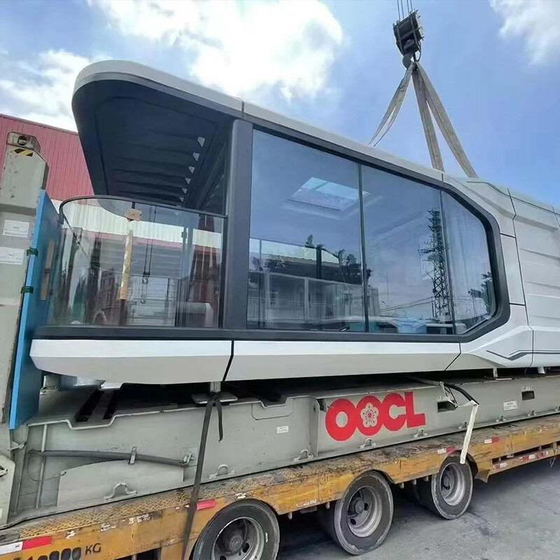 40ft Deluxe Space Capsule