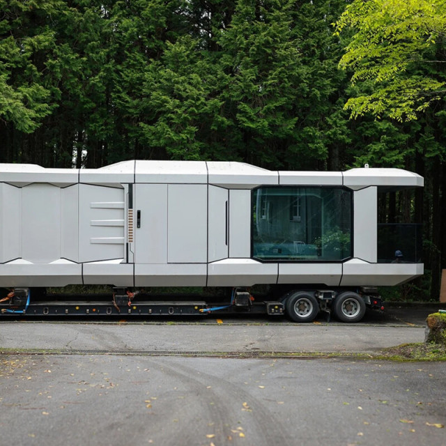 40ft Deluxe Space Capsule
