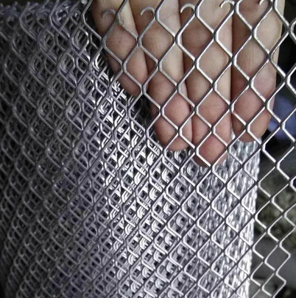 Galvanized Chain Link Mesh Wire 4mm PVC Coated Interlink Wire Fences