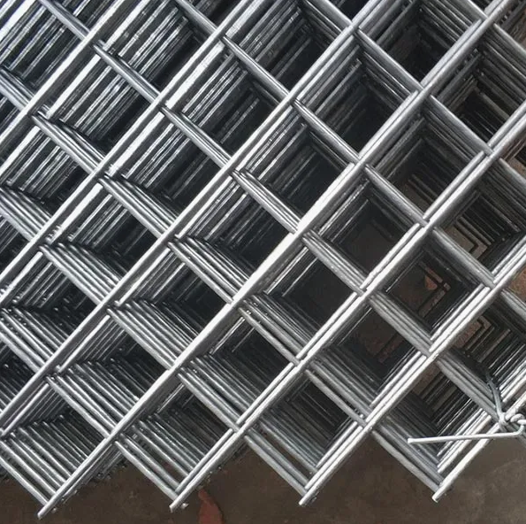Galvanized Chain Link Mesh Wire 4mm PVC Coated Interlink Wire Fences