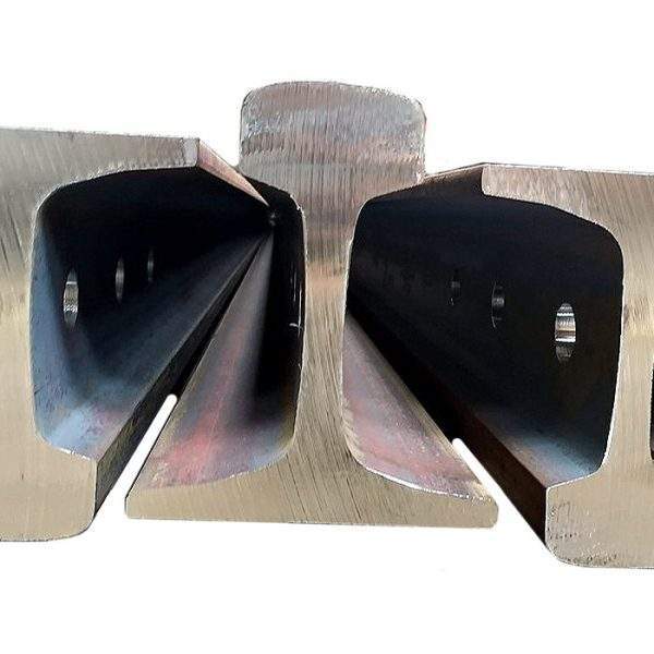 Wear Resistant Steel Rail Track for Railway Use with Uic54 Uic60 Specification