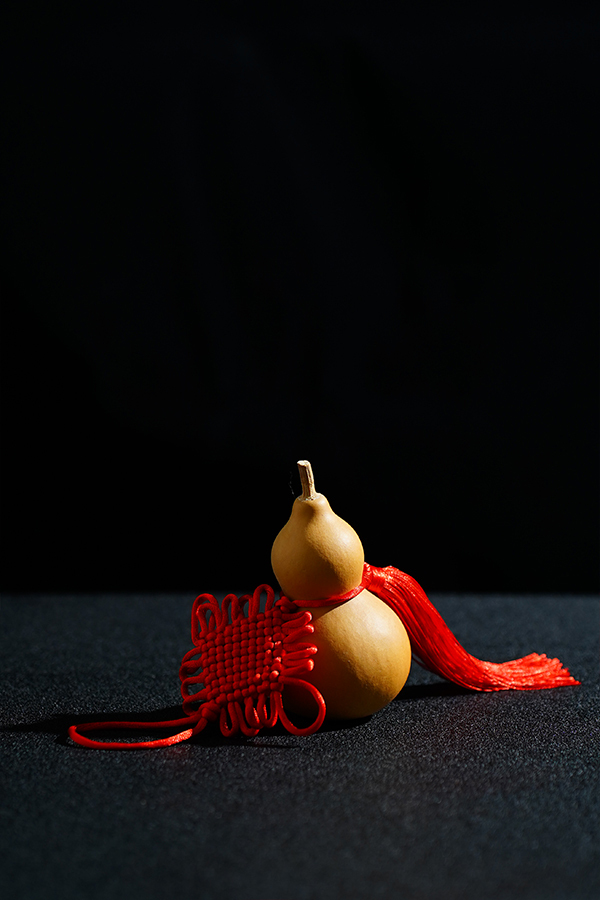 Natural Closed-Mouth Gourd Amulet for Wealth and Romance