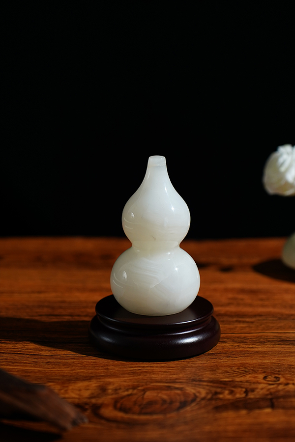 Jade Gourd for Wealth Protection in  Qian Position