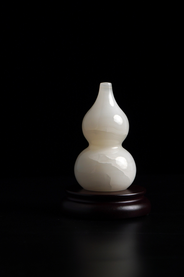 Jade Gourd for Wealth Protection in  Qian Position