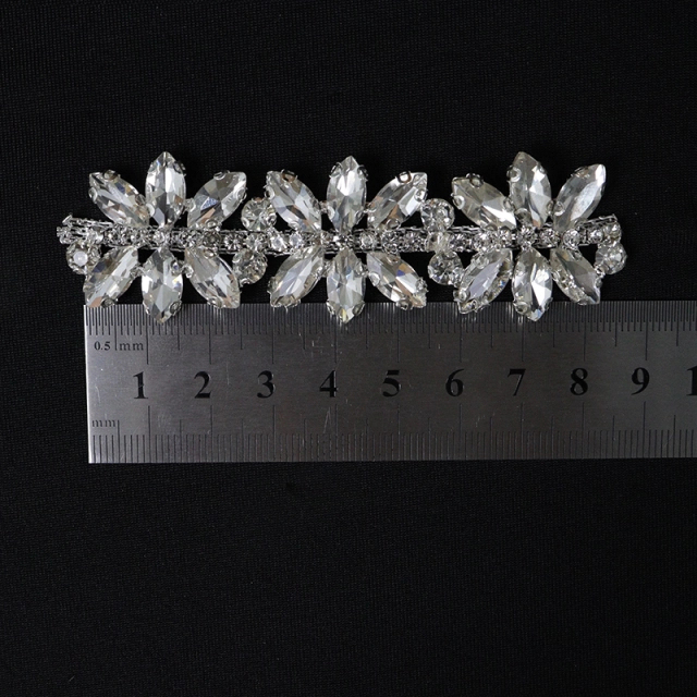 Shiny Leaf Shaped Rhinestone Chain Trim Factory