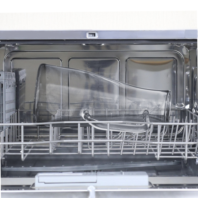 High Borosilicate Glass Pitcher with Integrated Stainless Steel Lid & Filter – 1650 ml (H25) | CnGlass