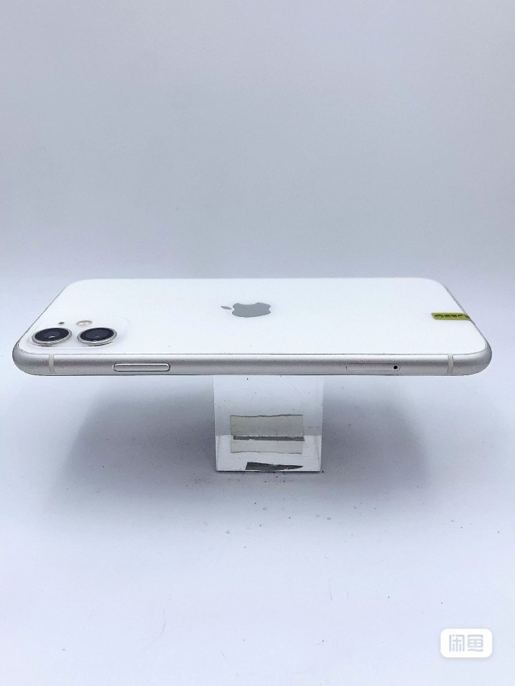 used and original iphone 11 white 95% battery healthy