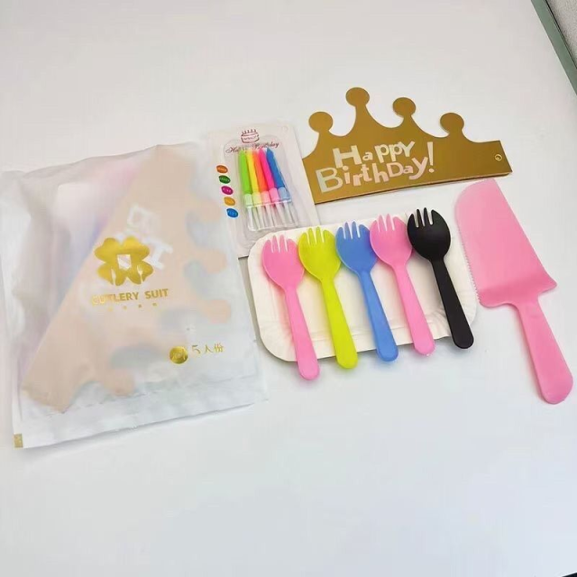 Paper plate cake tableware: Available in five-person and ten-person portions