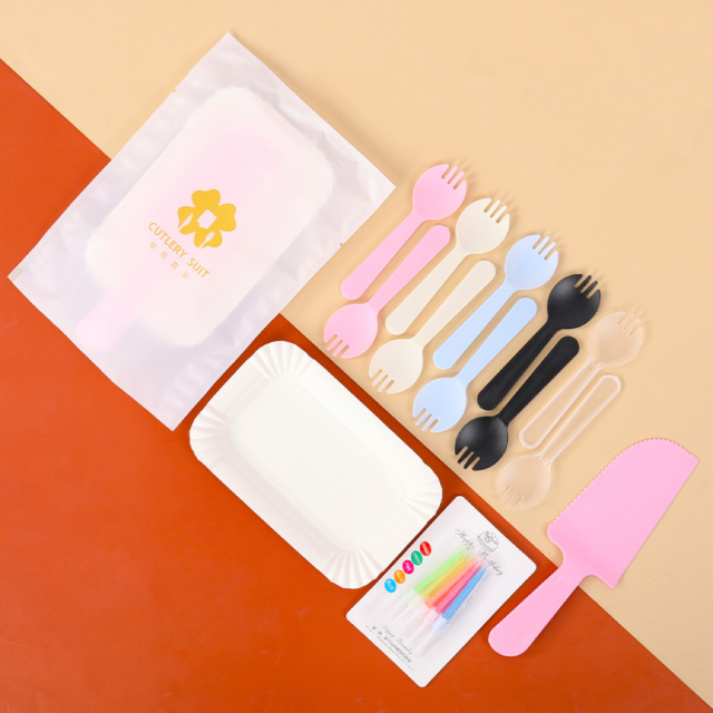 Paper plate cake tableware: Available in five-person and ten-person portions