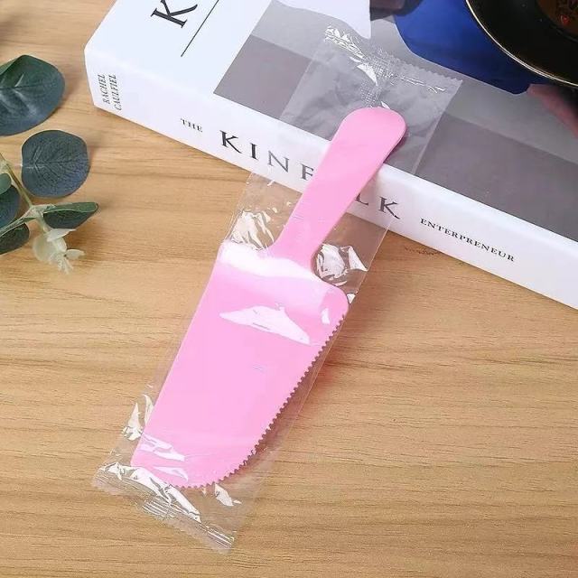 Plastic cake knife: Bringing convenience to your life