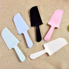 Plastic cake knife: Bringing convenience to your life