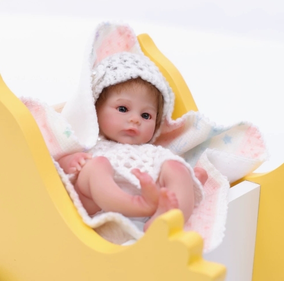 Stargaze Pupil · Full Solid Silicone Lifelike Reborn Baby Doll with Bright Eyes
