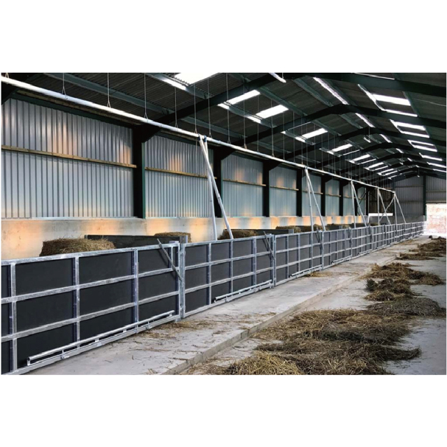 Environmentally friendly steel structure pig house / Ventilated livestock farm building