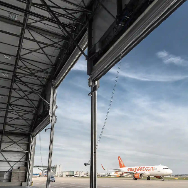 Modern prefabricated steel structure aircraft hangar / Aircraft hangar