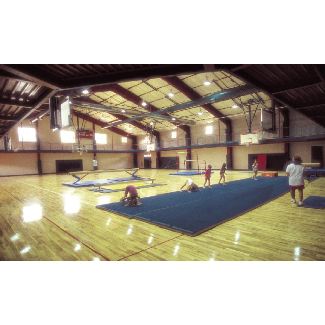 Lightweight steel beam stadium construction building / Indoor gymnasium / Steel structure frame / Badminton and basketball courts