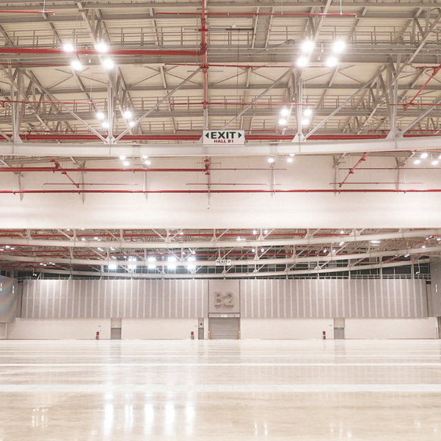 Steel structure building - automobile exhibition hall / Prefabricated warehouse / Steel structure building