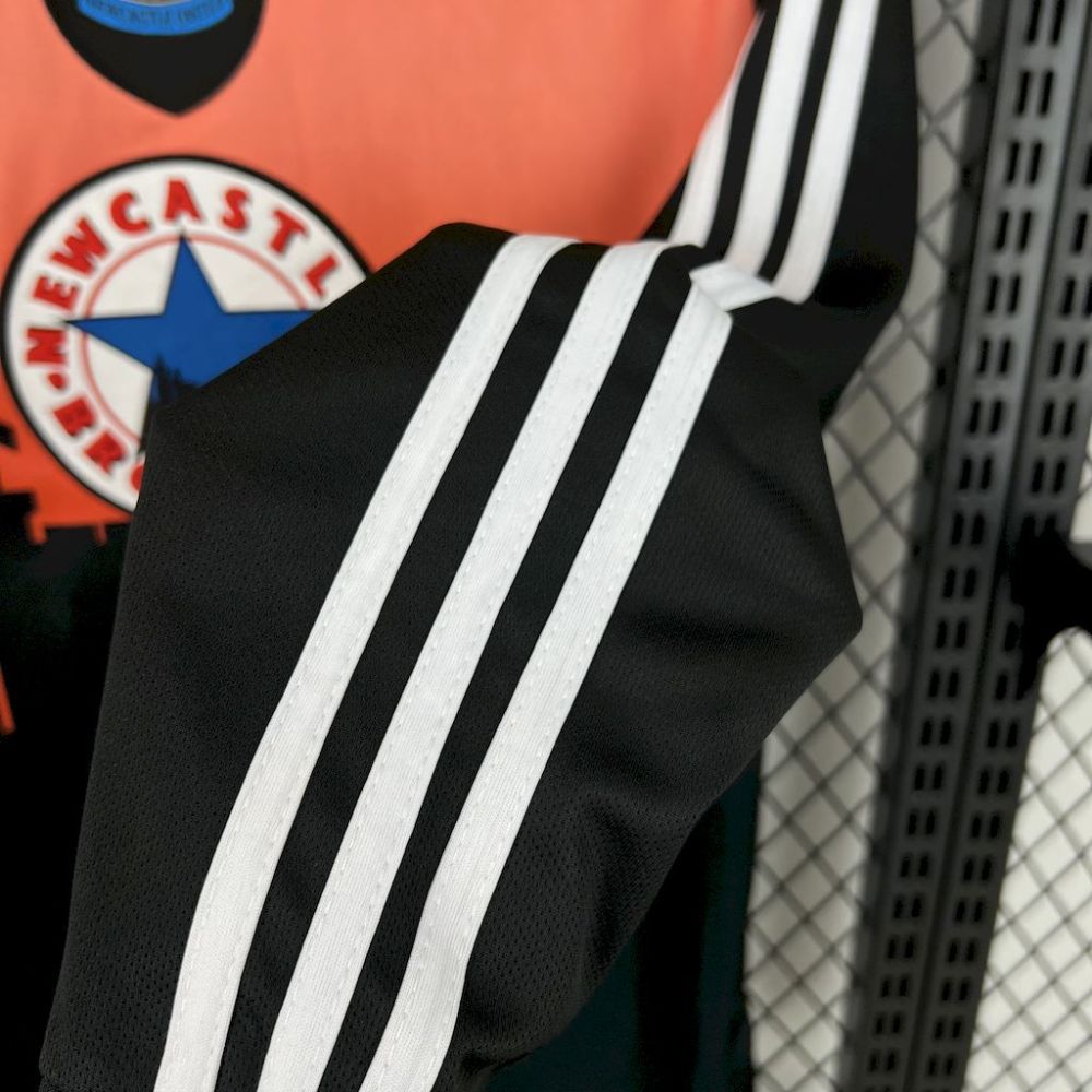 Newcastle United 1996/97 Goalkeeper uniform Long Sleeves Retro Jersey