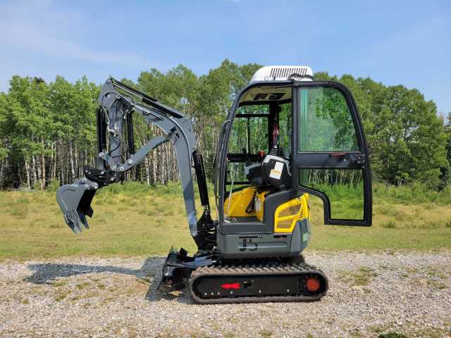 Used XCMG XE17U 2 tonne mini truck excavator