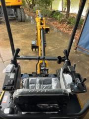 Kubota Engine Yanmar Engine China Factory LiuGong 9017FZTS 9018F 1.7 tonne 1.8 tonne mini crawler excavator steel tracks