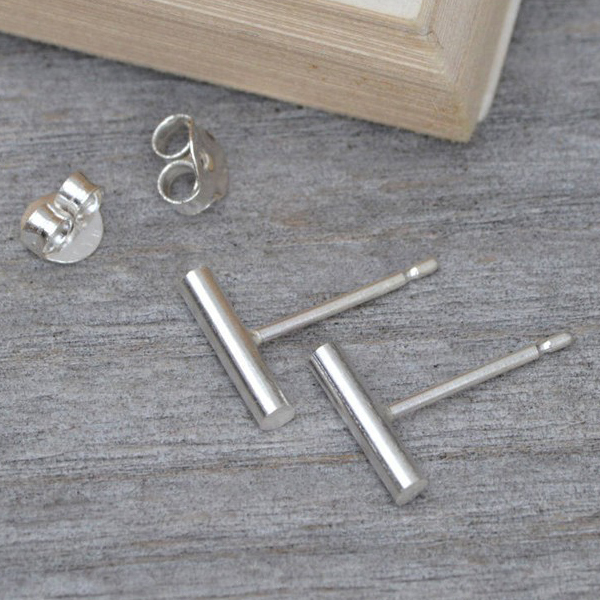 Small Design Sterling Silver Tiny Stick Bar Stud Earrings Women Jewelry