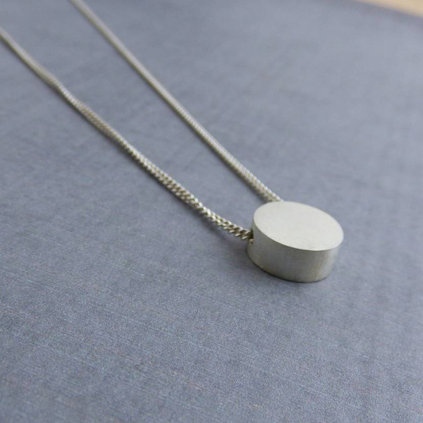 Women Jewelry Matt Silver Finished Cuban Chain Tiny Disc Pendant Necklace