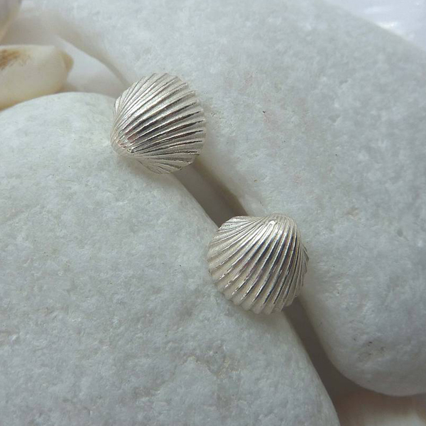 Beautiful Design Sterling Silver High Polish Tiny Shell Stud Earrings Designer