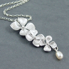 Deliate Sterling Silver Fresh Water Pearl Flower Trio Necklace for Party, Wedding