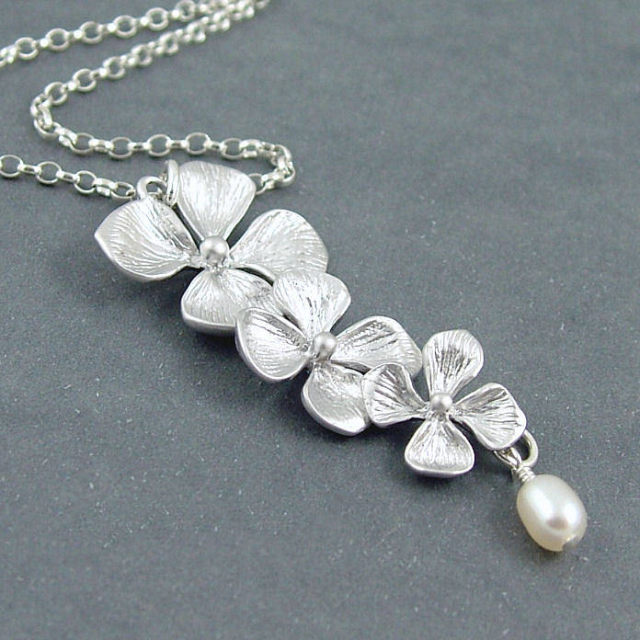 Deliate Sterling Silver Fresh Water Pearl Flower Trio Necklace for Party, Wedding