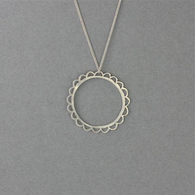 Fancy Jewelry Sterling Scalloped Circle Necklace