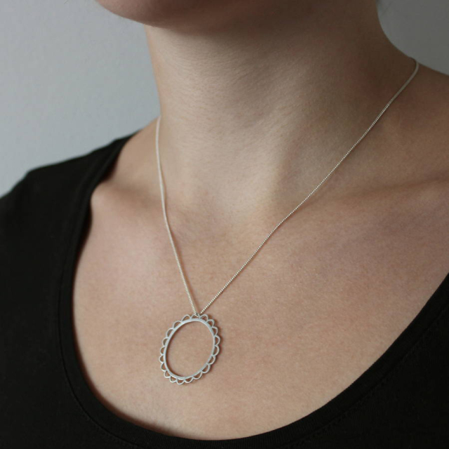 Fancy Jewelry Sterling Scalloped Circle Necklace