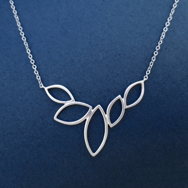 Marquise Jewelry Sterling Silver 5 Leaves Necklace