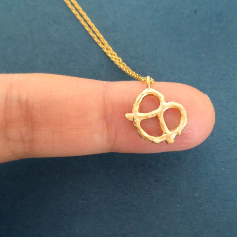 Pretty Jewelry Sterling Silver Pretzel Necklace for Best Friends