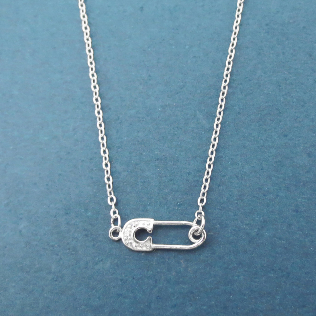 Modern Jewelry Sterling Silver Cubic Zirconia Lovely Safety Pin Necklace