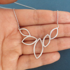 Marquise Jewelry Sterling Silver 5 Leaves Necklace