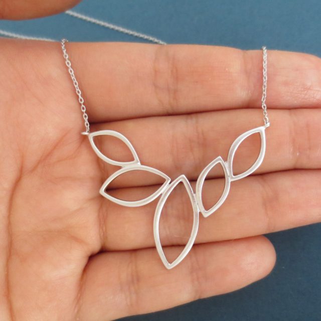 Marquise Jewelry Sterling Silver 5 Leaves Necklace
