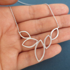 Marquise Jewelry Sterling Silver 5 Leaves Necklace