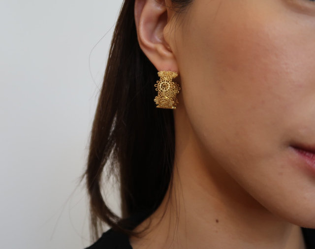 Gold Hoops Earrings, Vintage Jewelry, Carving Gold Hoops, Filigree Earrings, Delicate Gold Earrings