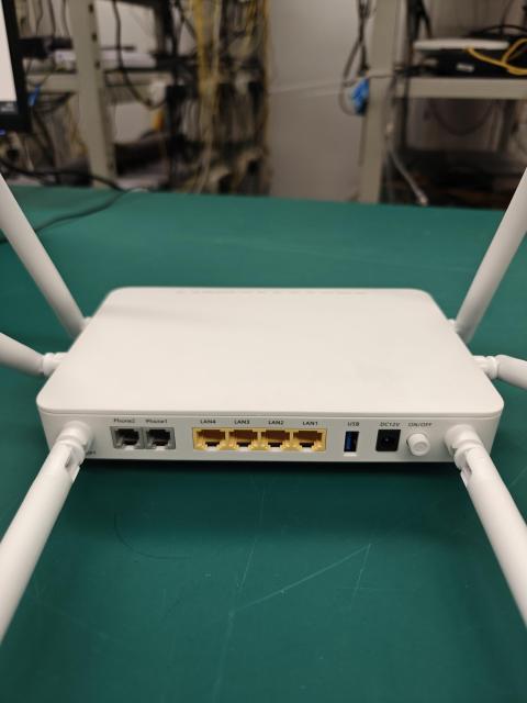 WIFI-Type 4-Port GPON Terminal ONU (four-port gateway-type ONU)--GPU040-4G0F2P-AX