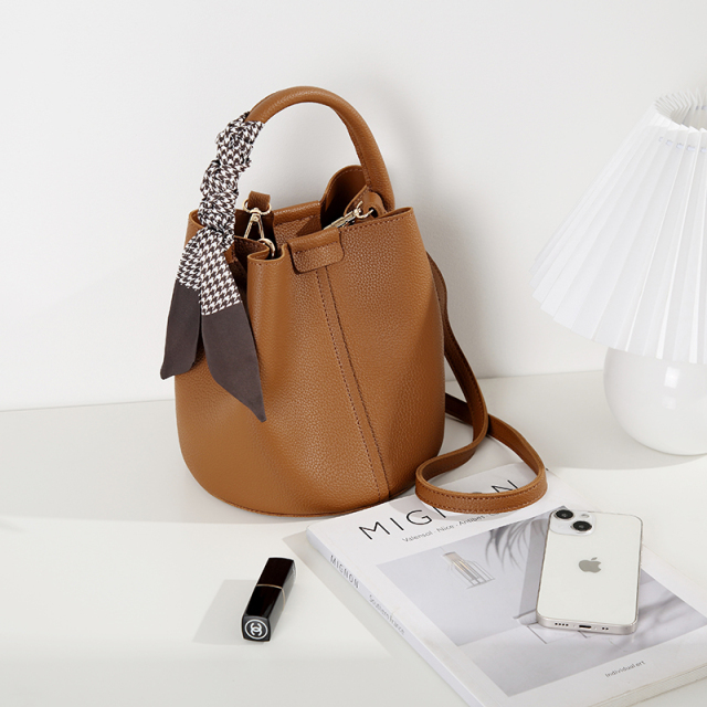Classic Quilted Genuine Leather Shoulder Bag Stylish Spacious Daily Use