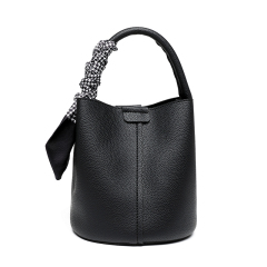 Classic Quilted Genuine Leather Shoulder Bag Stylish Spacious Daily Use