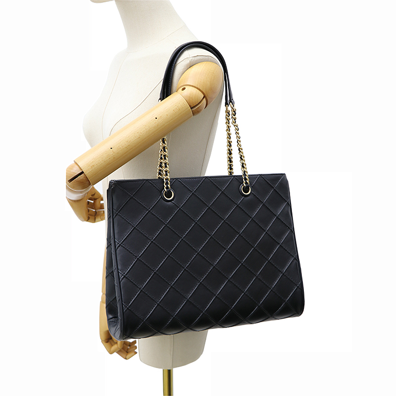 Spacious Sheepskin Leather Tote Shoulder Bag Exquisite Quilted Pattern Comfortable Strap Structured Resistant