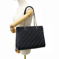 Spacious Sheepskin Leather Tote Shoulder Bag Exquisite Quilted Pattern Comfortable Strap Structured Resistant