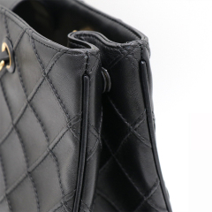 Spacious Sheepskin Leather Tote Shoulder Bag Exquisite Quilted Pattern Comfortable Strap Structured Resistant