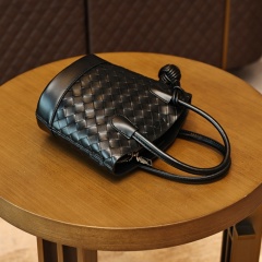 High Capacity Stylish Elegant PU Woven Leather Women's Handbag for Shopping