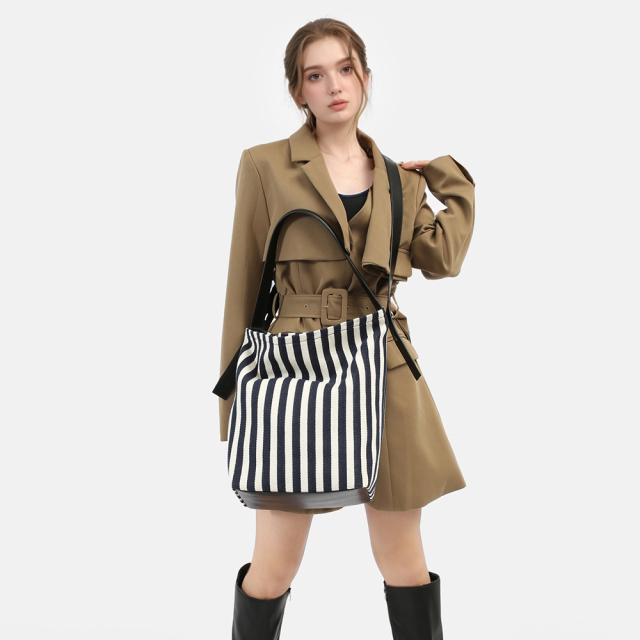 New Stylish Stripe PU Leather Women's Handbag Shoulder Bag for Shopping Travel Outing