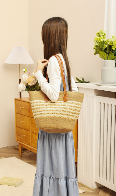 Summer Women's Large Capacity Straw Woven Handbag Underarm Bag for Holiday