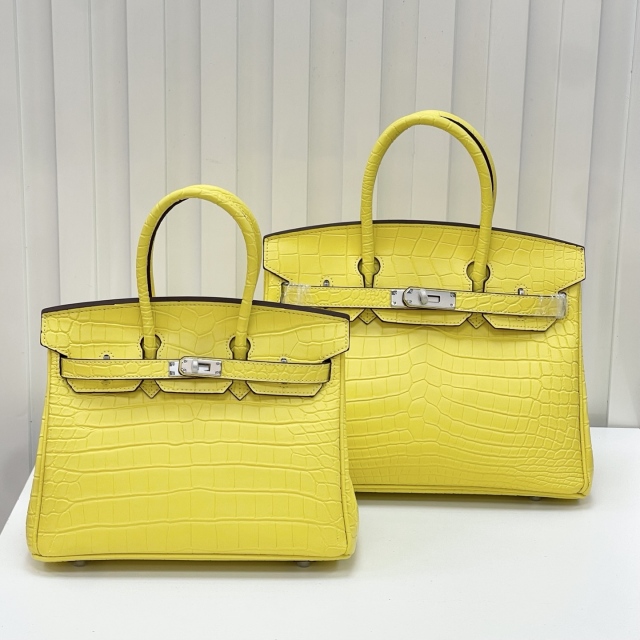 Elegant Crocodile Pattern Top-Handle Bag - Classic Style Designer Tote with Matching Lock & Key